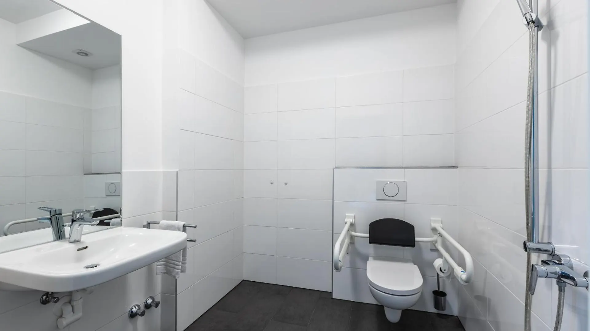 Airport Hotel Dürscheidt by SMARTY - KONTAKTLOSER SELF CHECK-IN Köln Deutschland