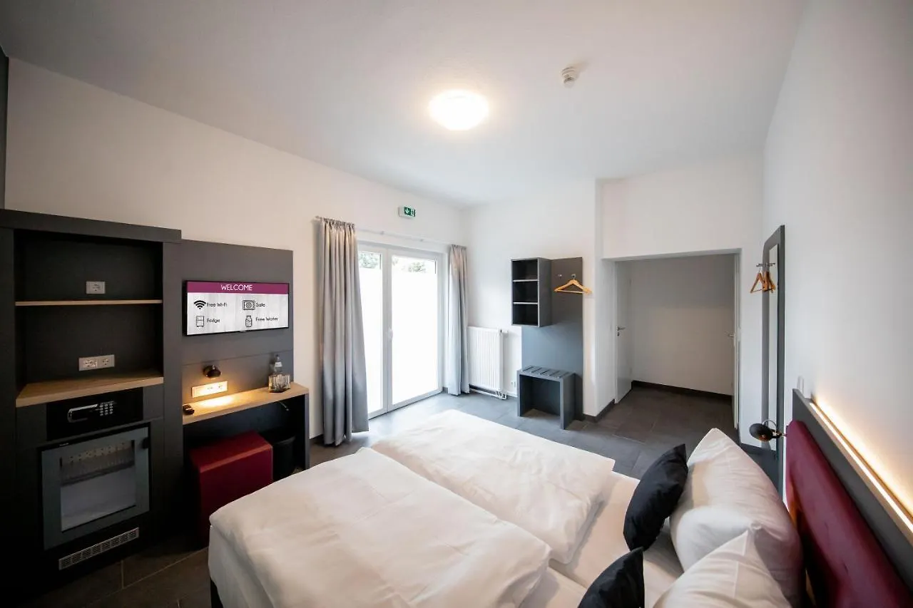 Smarty Airport Cologne Hotel - Kontaktloser Self Check-In 3*,