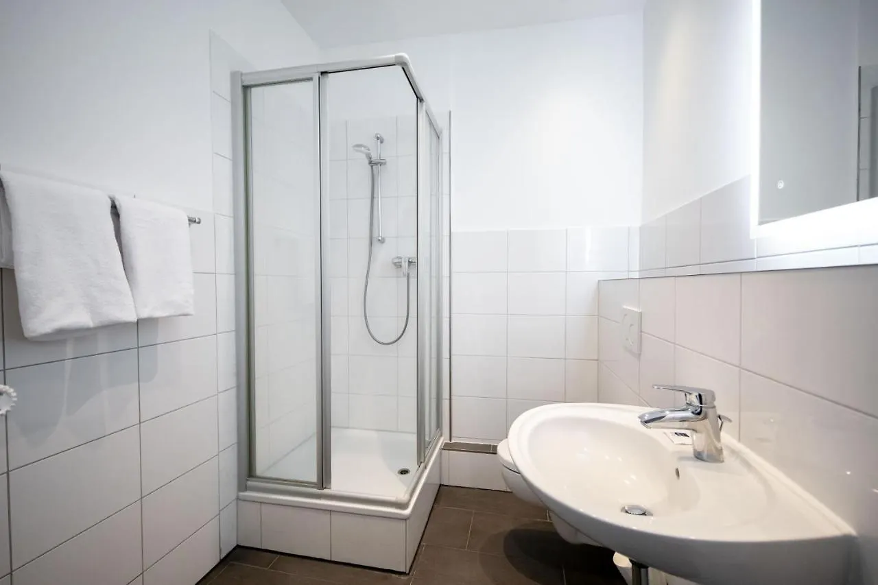 Smarty Airport Cologne Hotel - Kontaktloser Self Check-In 3*,